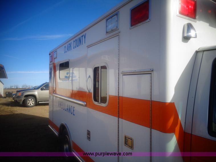 image for item AL9247 1993 Ford Econoline E350 ambulance