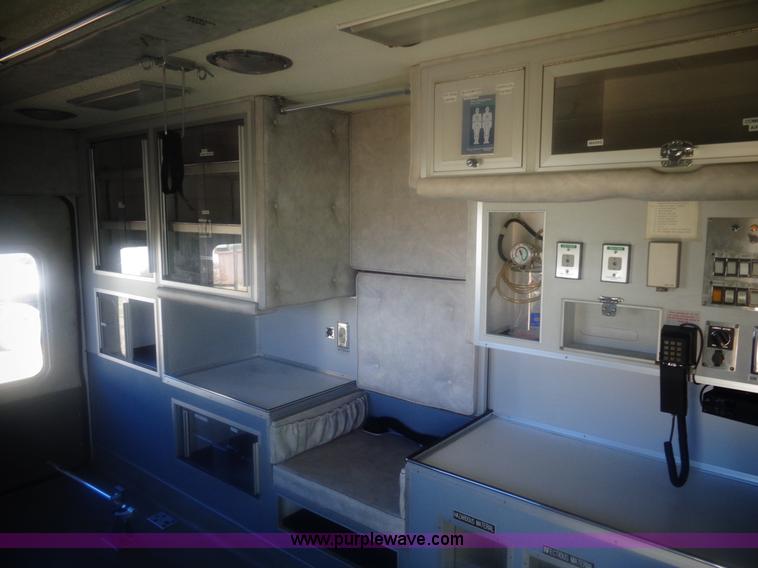 image for item AL9247 1993 Ford Econoline E350 ambulance