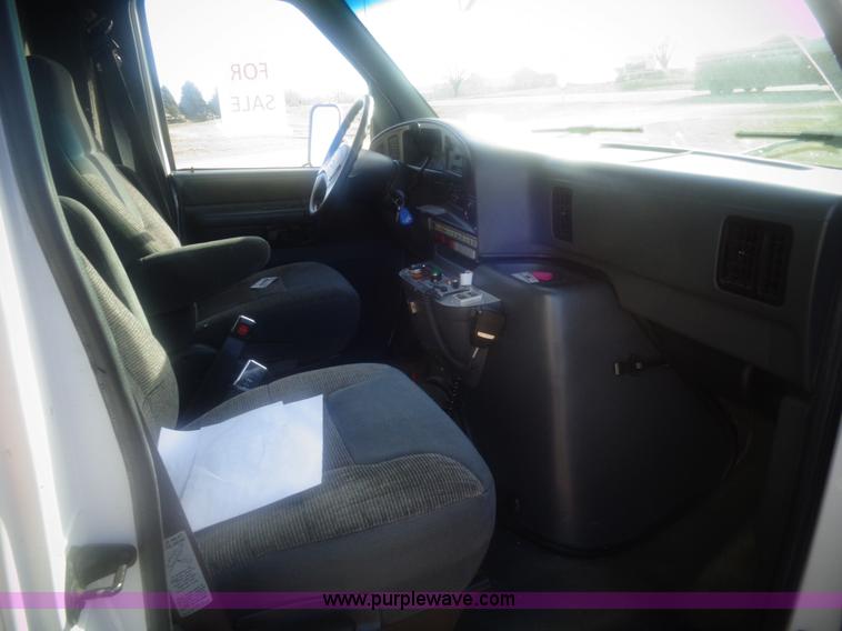 image for item AL9247 1993 Ford Econoline E350 ambulance