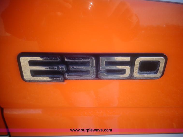 image for item AL9247 1993 Ford Econoline E350 ambulance