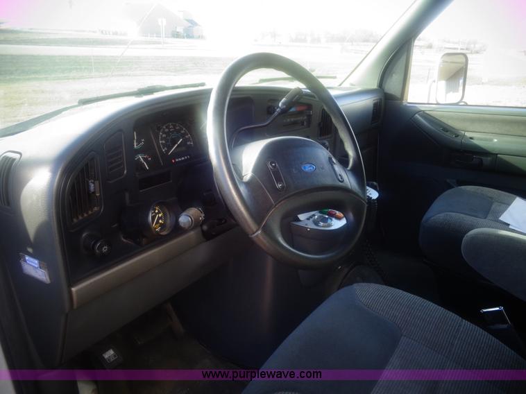 image for item AL9247 1993 Ford Econoline E350 ambulance