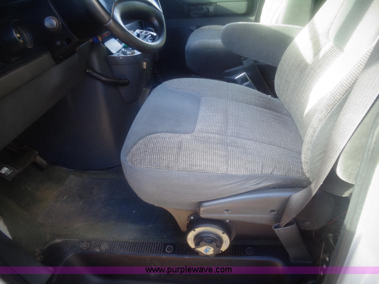 image for item AL9247 1993 Ford Econoline E350 ambulance