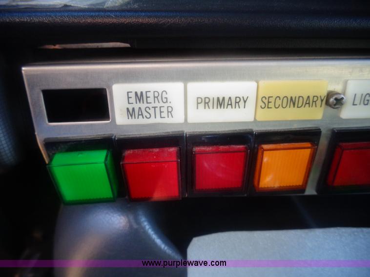 image for item AL9247 1993 Ford Econoline E350 ambulance