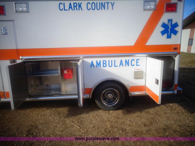 image for item AL9247 1993 Ford Econoline E350 ambulance
