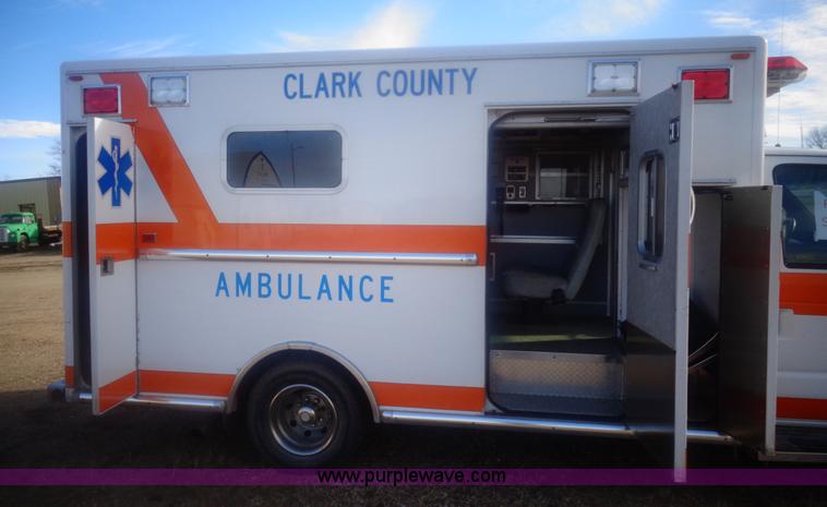 image for item AL9247 1993 Ford Econoline E350 ambulance