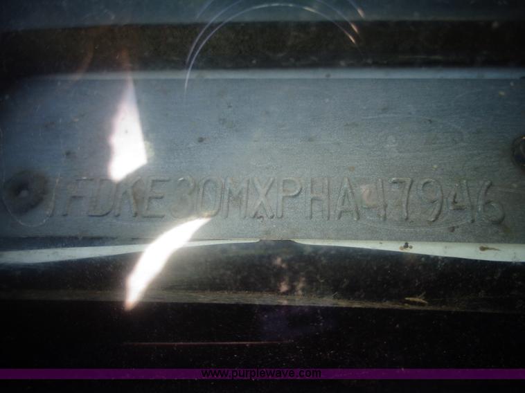 image for item AL9247 1993 Ford Econoline E350 ambulance