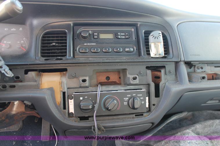 image for item AO9420 2000 Ford Crown Victoria Police Interceptor