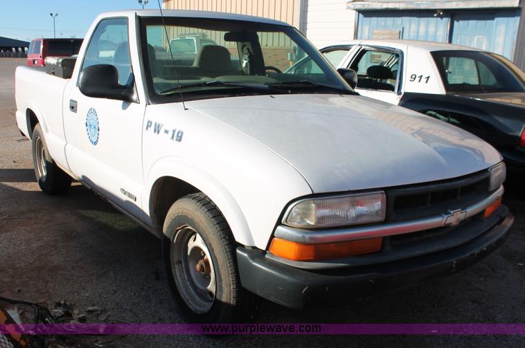 image for item AO9421 1998 Chevrolet S10 pickup truck