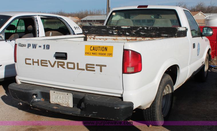 image for item AO9421 1998 Chevrolet S10 pickup truck