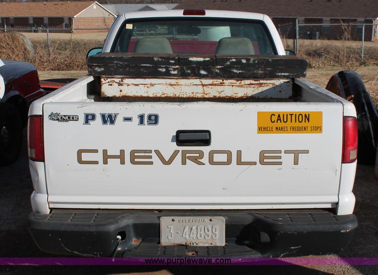 image for item AO9421 1998 Chevrolet S10 pickup truck