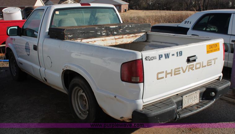 image for item AO9421 1998 Chevrolet S10 pickup truck