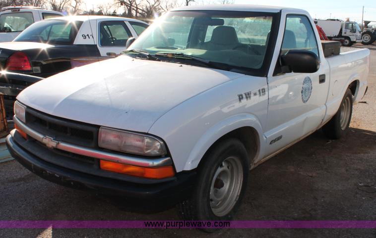 image for item AO9421 1998 Chevrolet S10 pickup truck