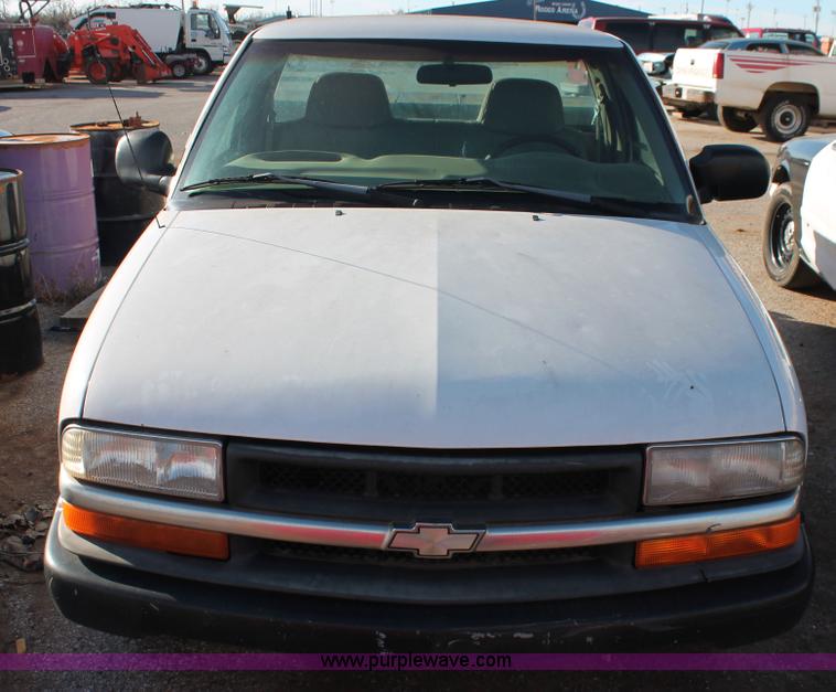 image for item AO9421 1998 Chevrolet S10 pickup truck