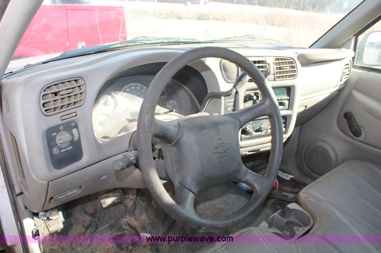 image for item AO9421 1998 Chevrolet S10 pickup truck