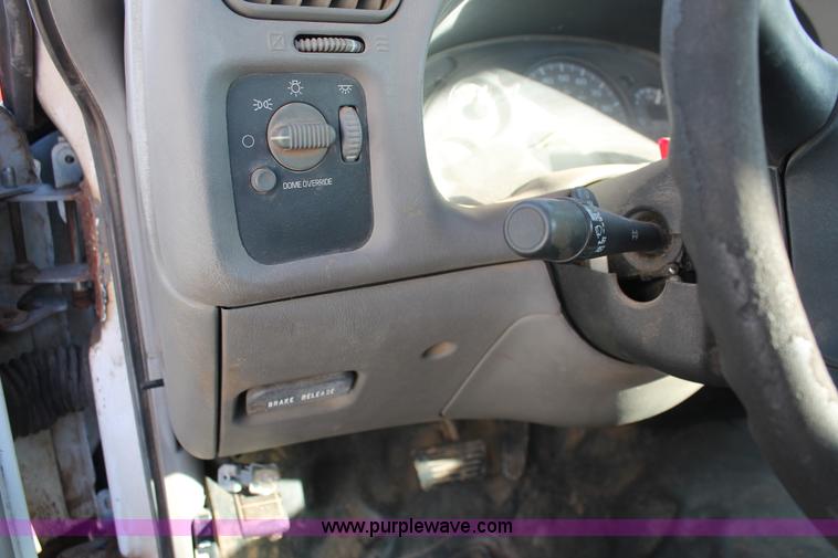 image for item AO9421 1998 Chevrolet S10 pickup truck