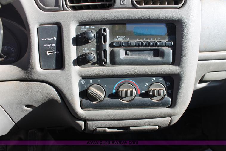 image for item AO9421 1998 Chevrolet S10 pickup truck