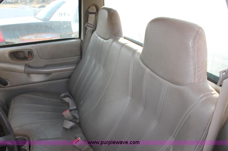 image for item AO9421 1998 Chevrolet S10 pickup truck