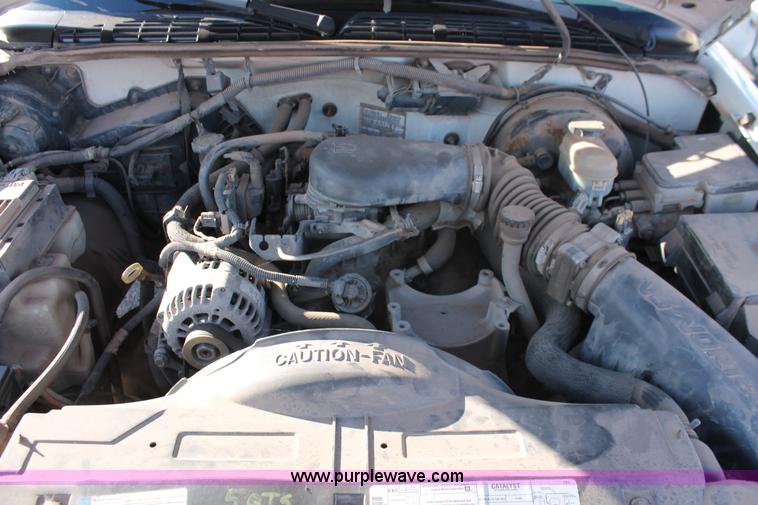 image for item AO9421 1998 Chevrolet S10 pickup truck