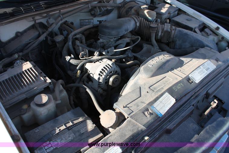 image for item AO9421 1998 Chevrolet S10 pickup truck