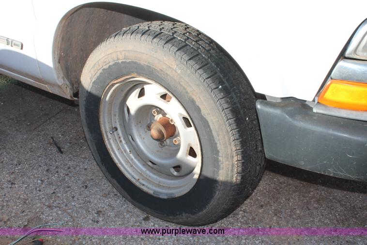 image for item AO9421 1998 Chevrolet S10 pickup truck