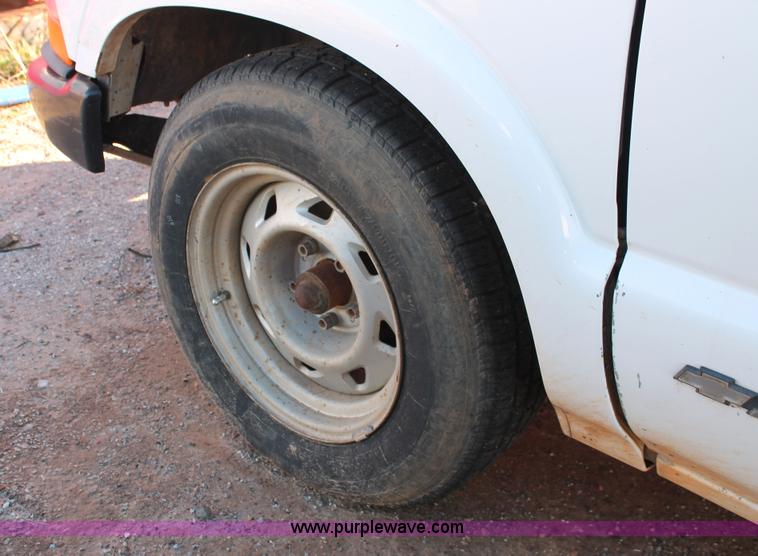 image for item AO9421 1998 Chevrolet S10 pickup truck