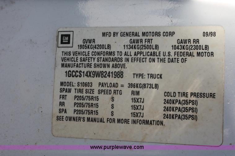 image for item AO9421 1998 Chevrolet S10 pickup truck