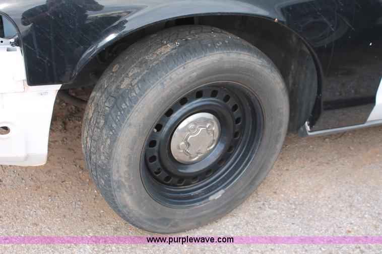 image for item AO9422 2000 Ford Crown Victoria Police Interceptor