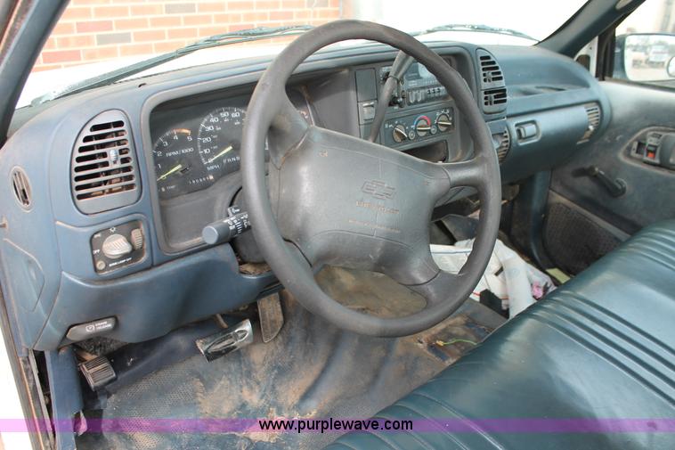 image for item AO9423 1995 Chevrolet Cheyenne 1500 pickup truck