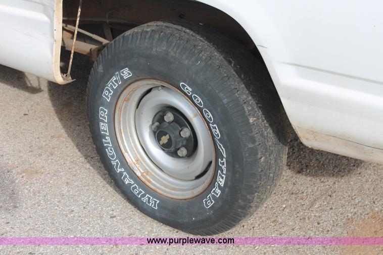 image for item AO9423 1995 Chevrolet Cheyenne 1500 pickup truck