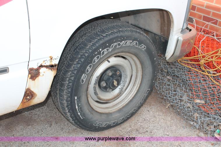 image for item AO9423 1995 Chevrolet Cheyenne 1500 pickup truck