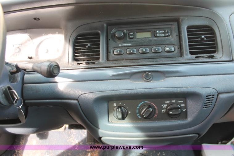 image for item AO9424 2000 Ford Crown Victoria Police Interceptor