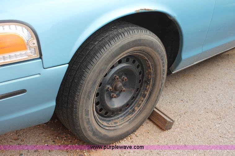 image for item AO9424 2000 Ford Crown Victoria Police Interceptor