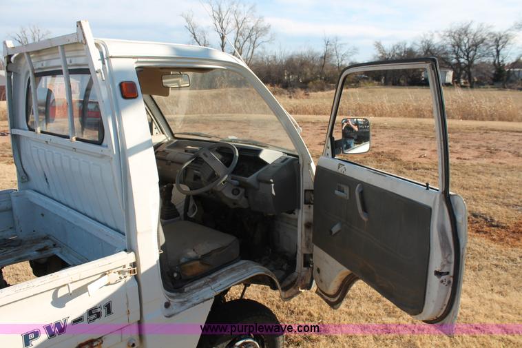 image for item AO9426 1991 Suzuki mini truck