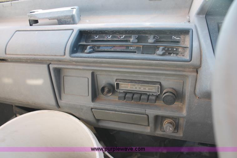 image for item AO9426 1991 Suzuki mini truck