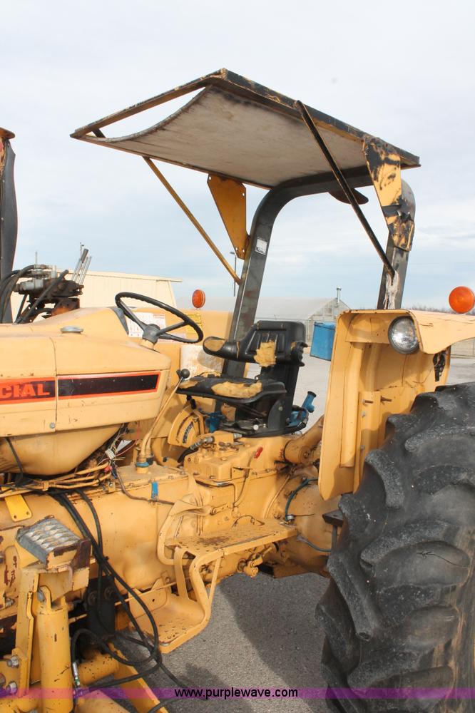 image for item AO9428 1988 Ford New Holland 6610 Tiger Special tractor