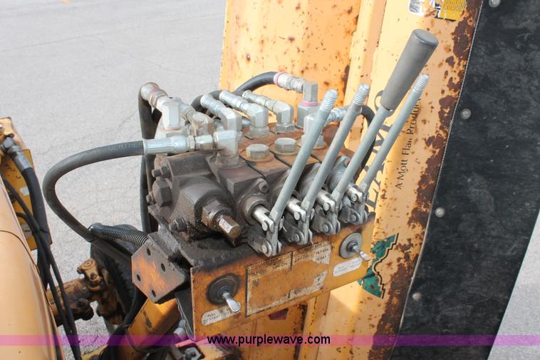 image for item AO9428 1988 Ford New Holland 6610 Tiger Special tractor