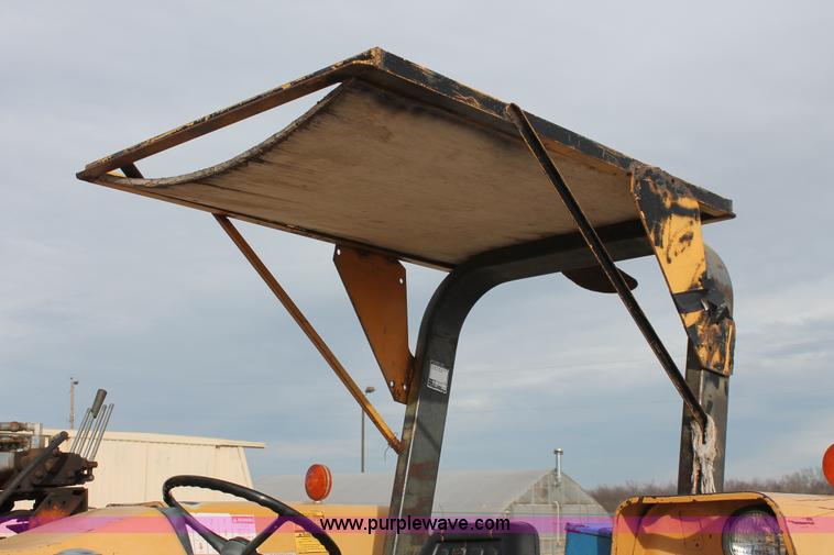 image for item AO9428 1988 Ford New Holland 6610 Tiger Special tractor