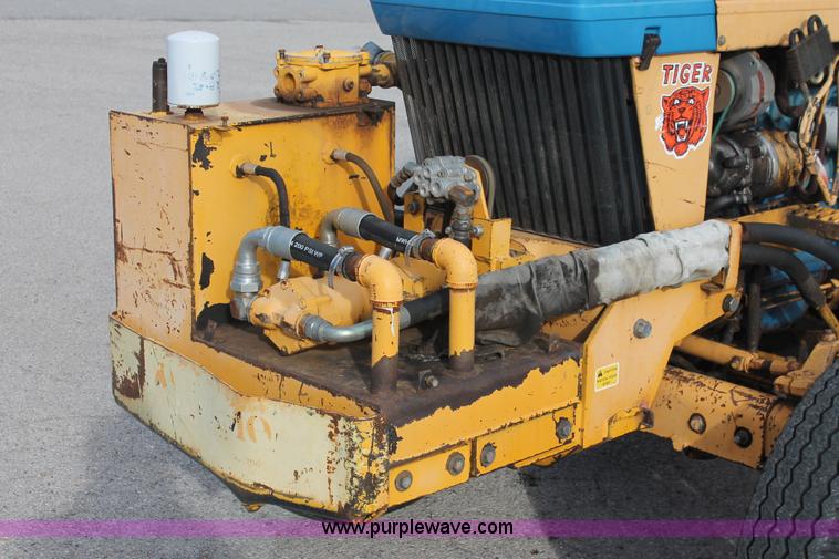 image for item AO9428 1988 Ford New Holland 6610 Tiger Special tractor