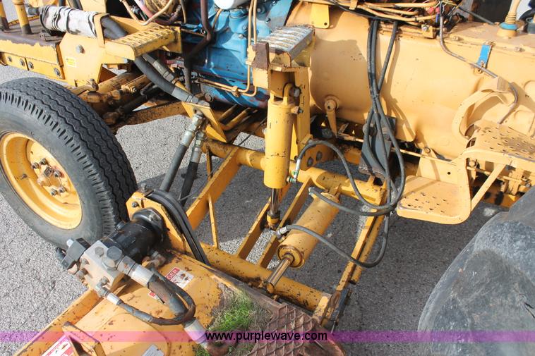 image for item AO9428 1988 Ford New Holland 6610 Tiger Special tractor