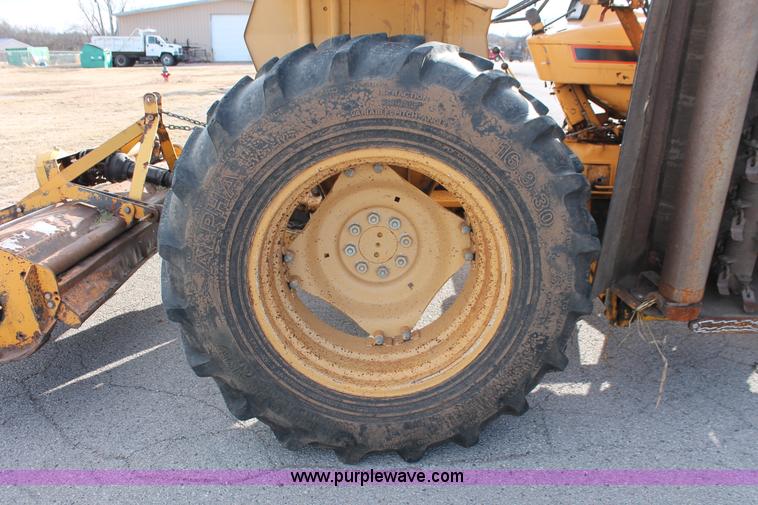 image for item AO9428 1988 Ford New Holland 6610 Tiger Special tractor