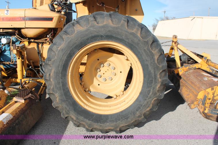 image for item AO9428 1988 Ford New Holland 6610 Tiger Special tractor