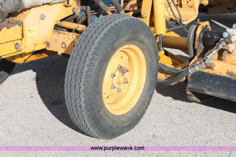 image for item AO9428 1988 Ford New Holland 6610 Tiger Special tractor