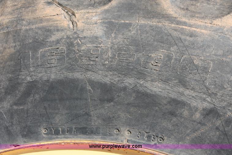 image for item AO9428 1988 Ford New Holland 6610 Tiger Special tractor