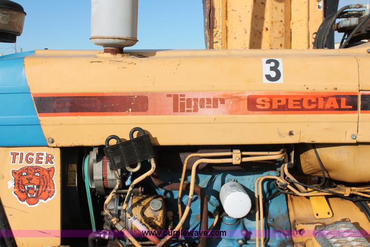 image for item AO9428 1988 Ford New Holland 6610 Tiger Special tractor