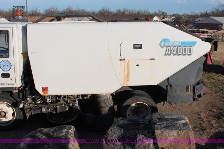 image for item AO9433 2007 Schwarze A4000 street sweeper