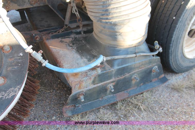 image for item AO9433 2007 Schwarze A4000 street sweeper