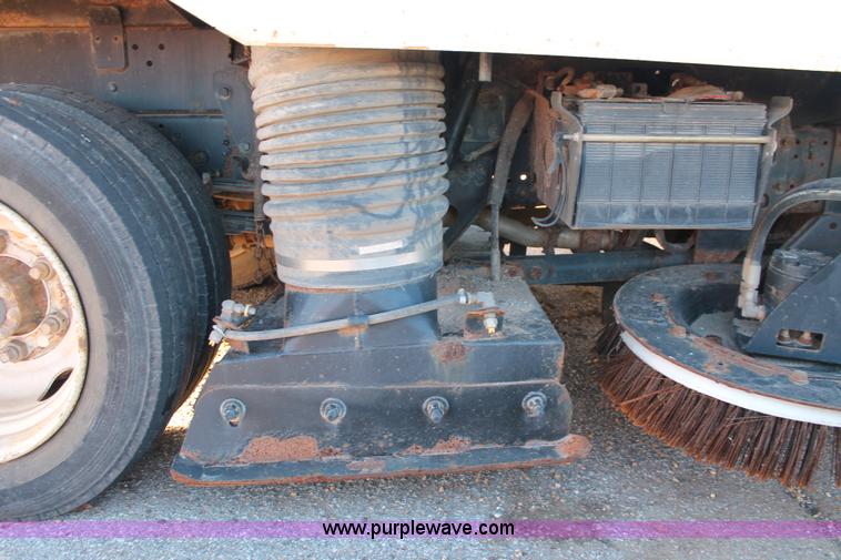 image for item AO9433 2007 Schwarze A4000 street sweeper