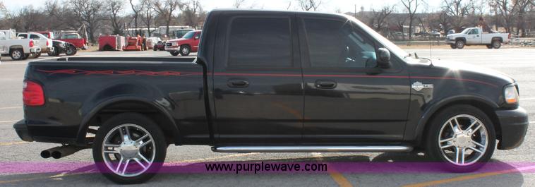 image for item AO9434 2002 Ford F150 Harley-Davidson SuperCrew pickup truck