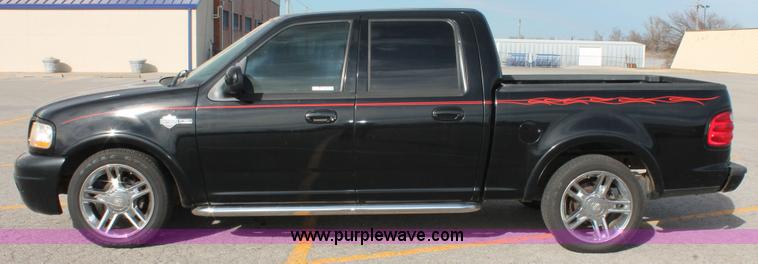 image for item AO9434 2002 Ford F150 Harley-Davidson SuperCrew pickup truck