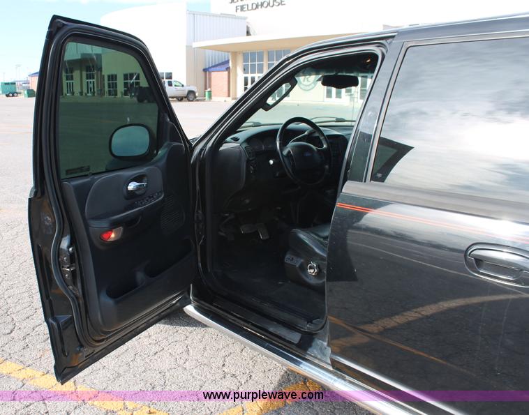 image for item AO9434 2002 Ford F150 Harley-Davidson SuperCrew pickup truck